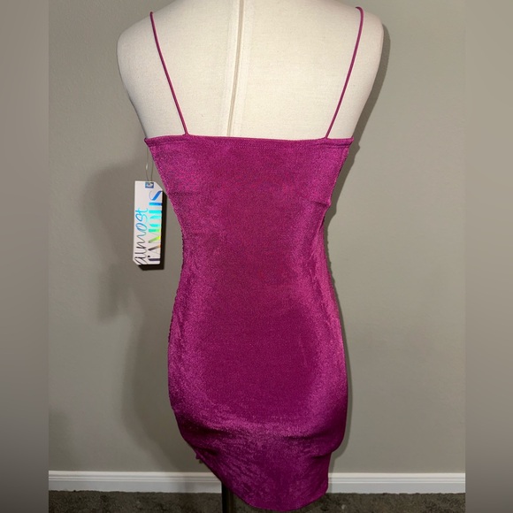 Magenta Bodycon Dress - Picture 3 of 3